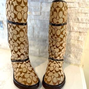 ❤️COACH♥️ Insulated boots!